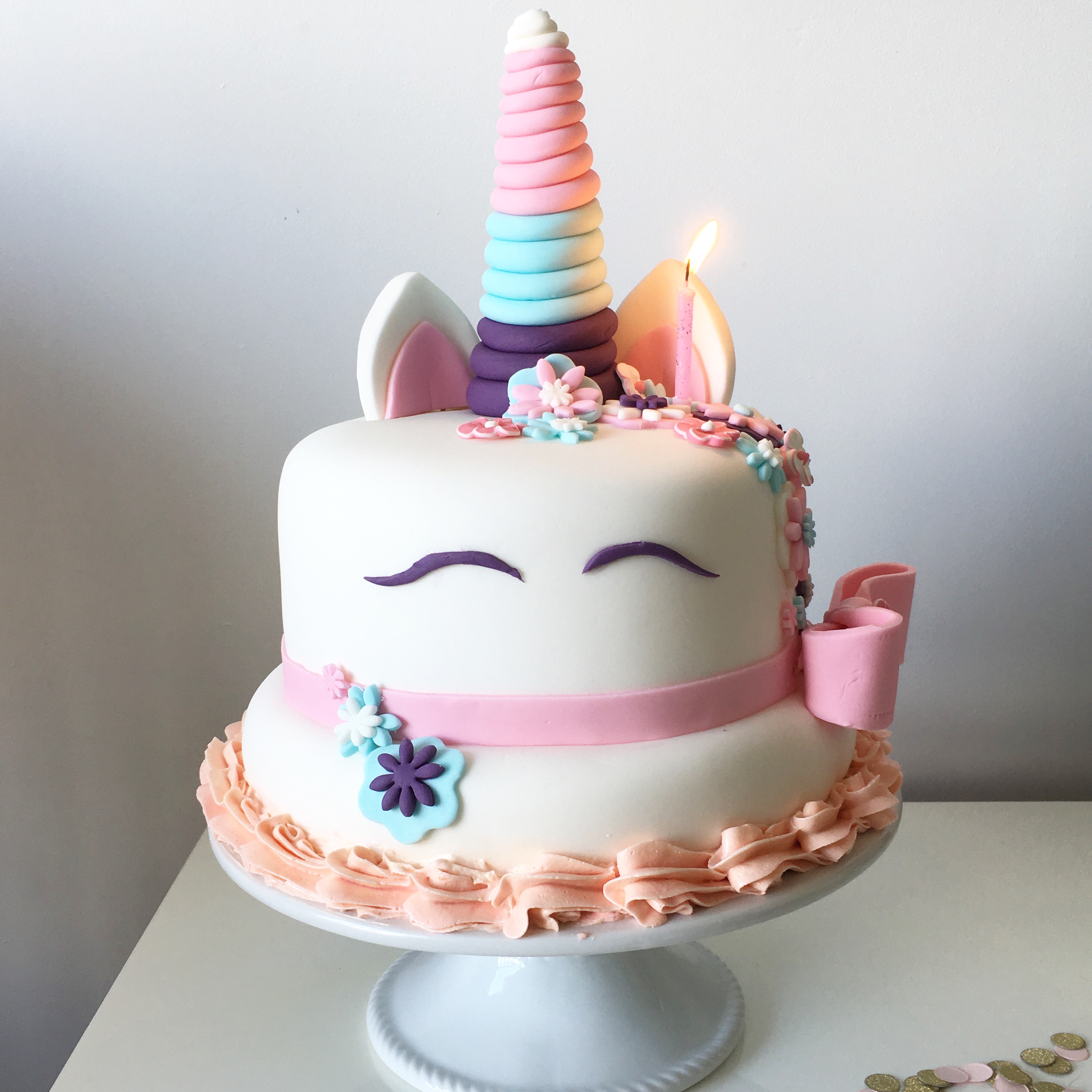 Welp Mona's eerste verjaardag: feest met een homemade unicorn taart UX-73